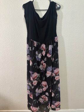 Off-shoulder Short-Sleeved Black Floral Maxi Dress